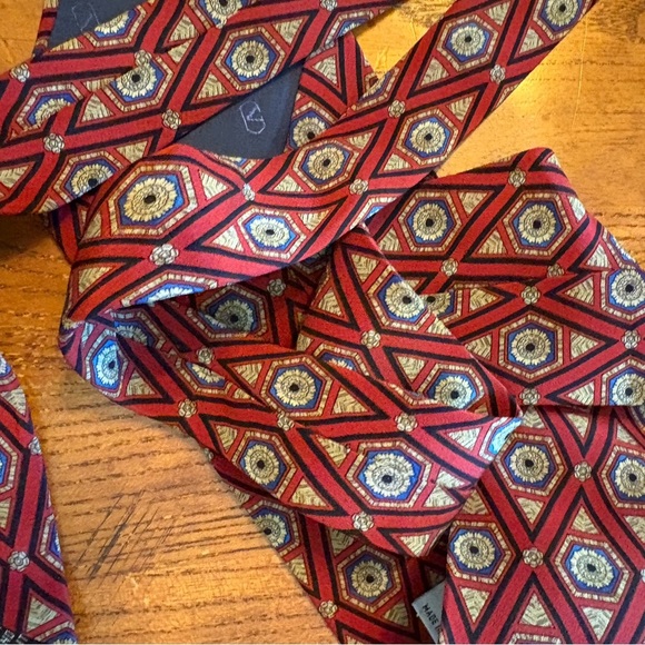 Valentino Cravatte Silk Tie Red & Blue Geometric Pattern- Made In Italy-Vintage - Picture 9 of 11